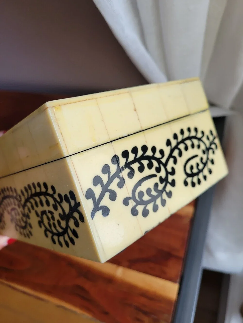 VINTAGE RARE INDIAN WOODEN BOX WITH COLOR BLACK DETAILS BOX COLOR TAN